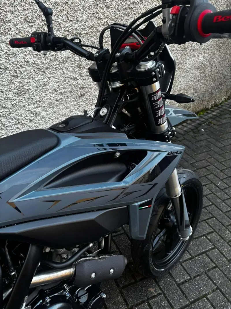 Betamotor RR 125 4T Motard T (2025 - 26) (4)