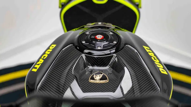 Ducati Panigale V4 Lamborghini (2026) (13)