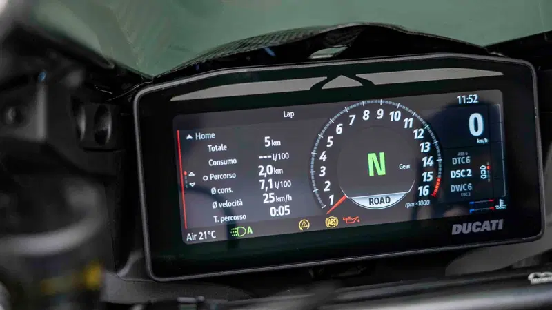 Ducati Panigale V4 Lamborghini (2026) (20)