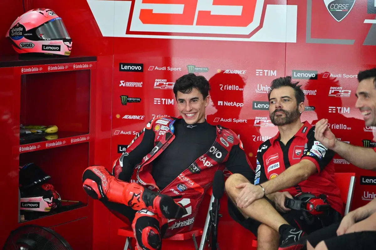 Foto dal 2° giorno di test ufficiali a Sepang: tutte le Yamaha ferme ai box (problemi al motore), la Honda di Joan Mir 1ª