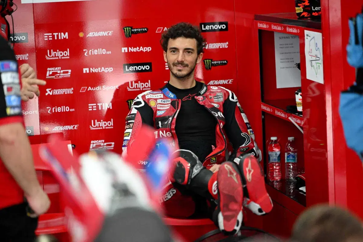 Foto dal 2° giorno di test ufficiali a Sepang: tutte le Yamaha ferme ai box (problemi al motore), la Honda di Joan Mir 1ª (2)