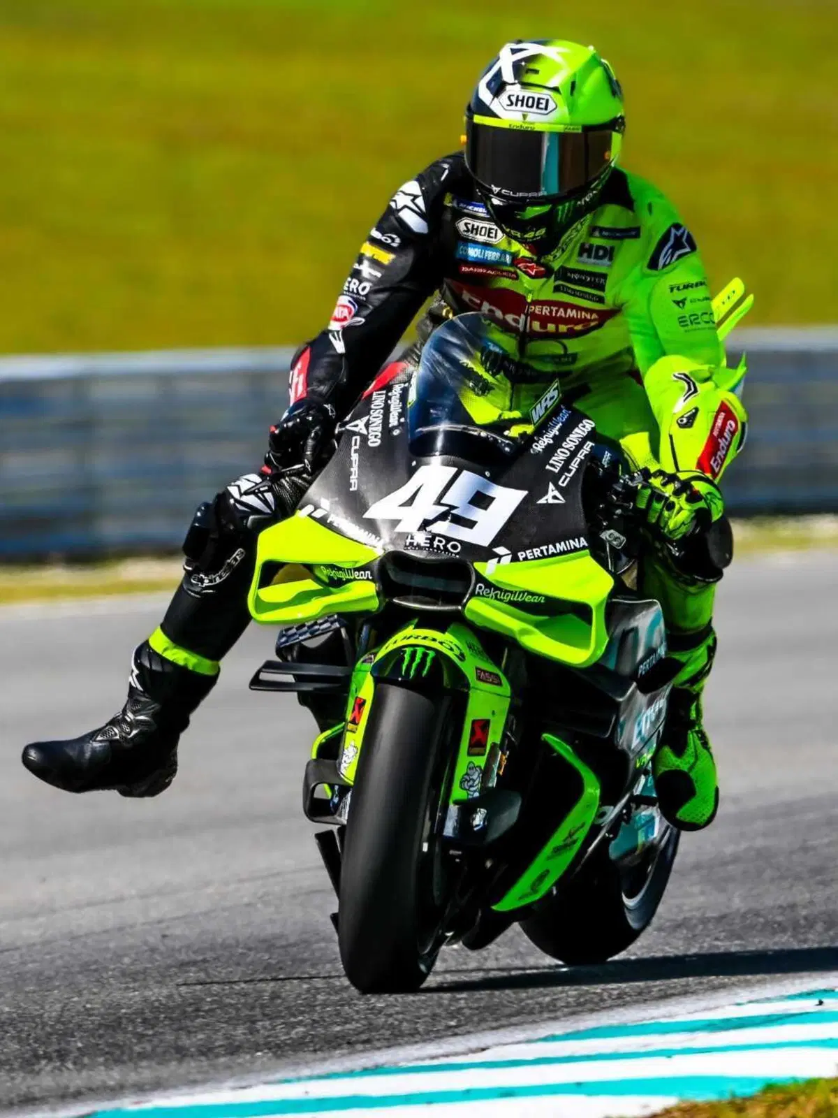 Foto dal 2° giorno di test ufficiali a Sepang: tutte le Yamaha ferme ai box (problemi al motore), la Honda di Joan Mir 1ª (6)