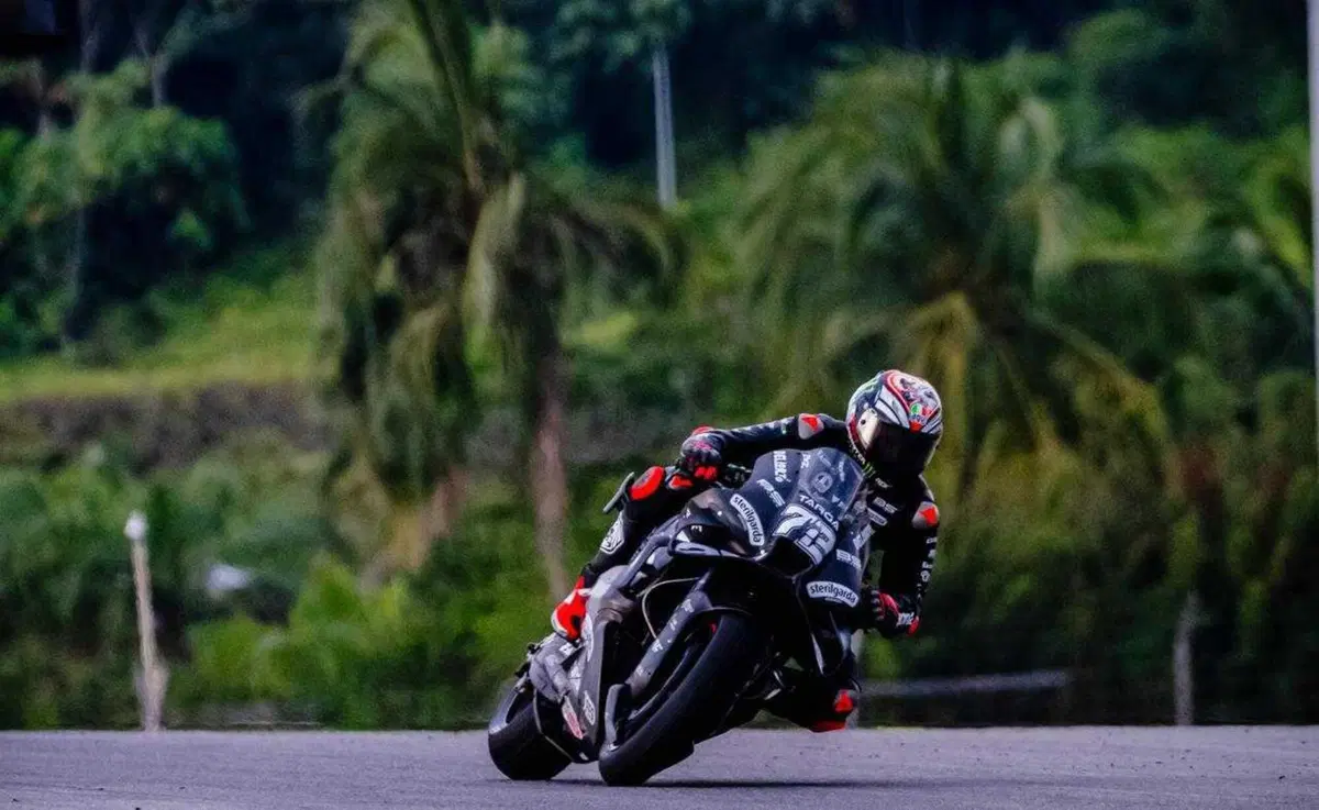 Foto dal 2° giorno di test ufficiali a Sepang: tutte le Yamaha ferme ai box (problemi al motore), la Honda di Joan Mir 1ª (9)