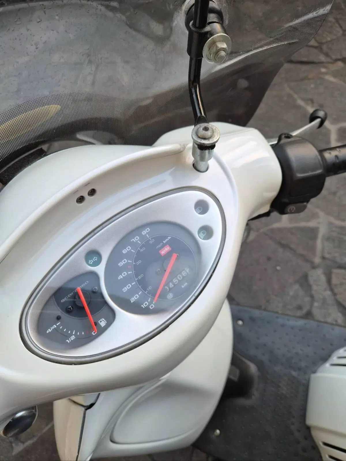 Aprilia Scarabeo 50 4t (2009 - 12) (2)
