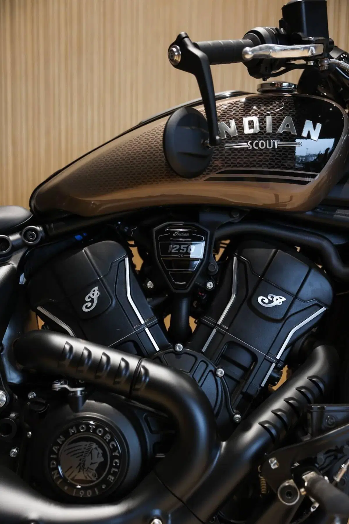 Indian Scout 1250 Bobber Limited + Tech (2025 - 26) (5)