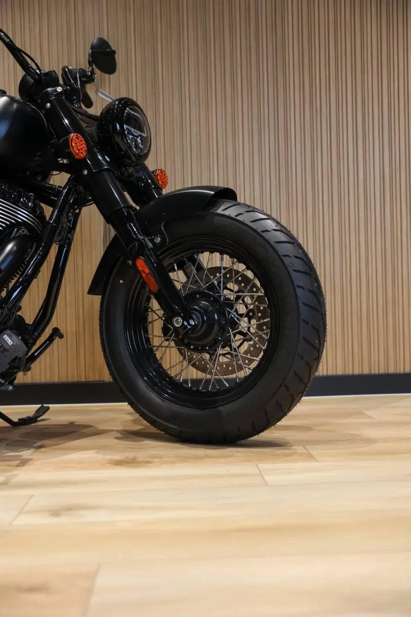 Indian Chief 1890 Bobber Dark Horse (2021 - 26) (10)