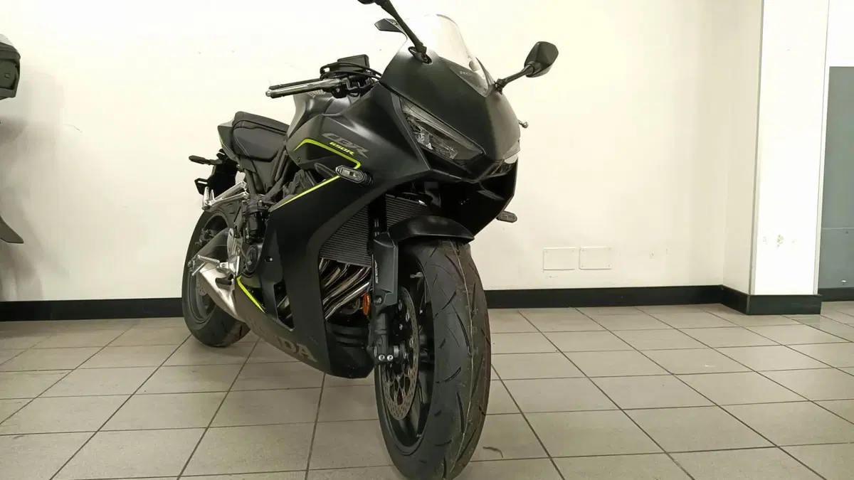 Honda CBR 650 R E-Clutch (2024 - 26) (2)