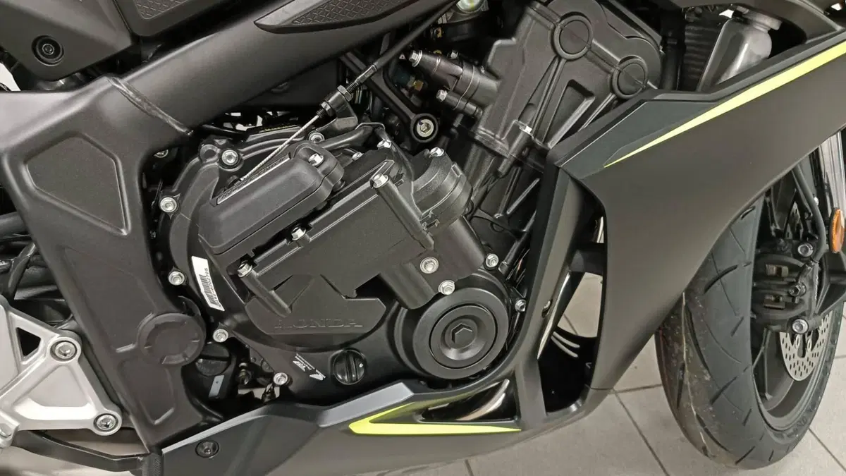 Honda CBR 650 R E-Clutch (2024 - 26) (3)