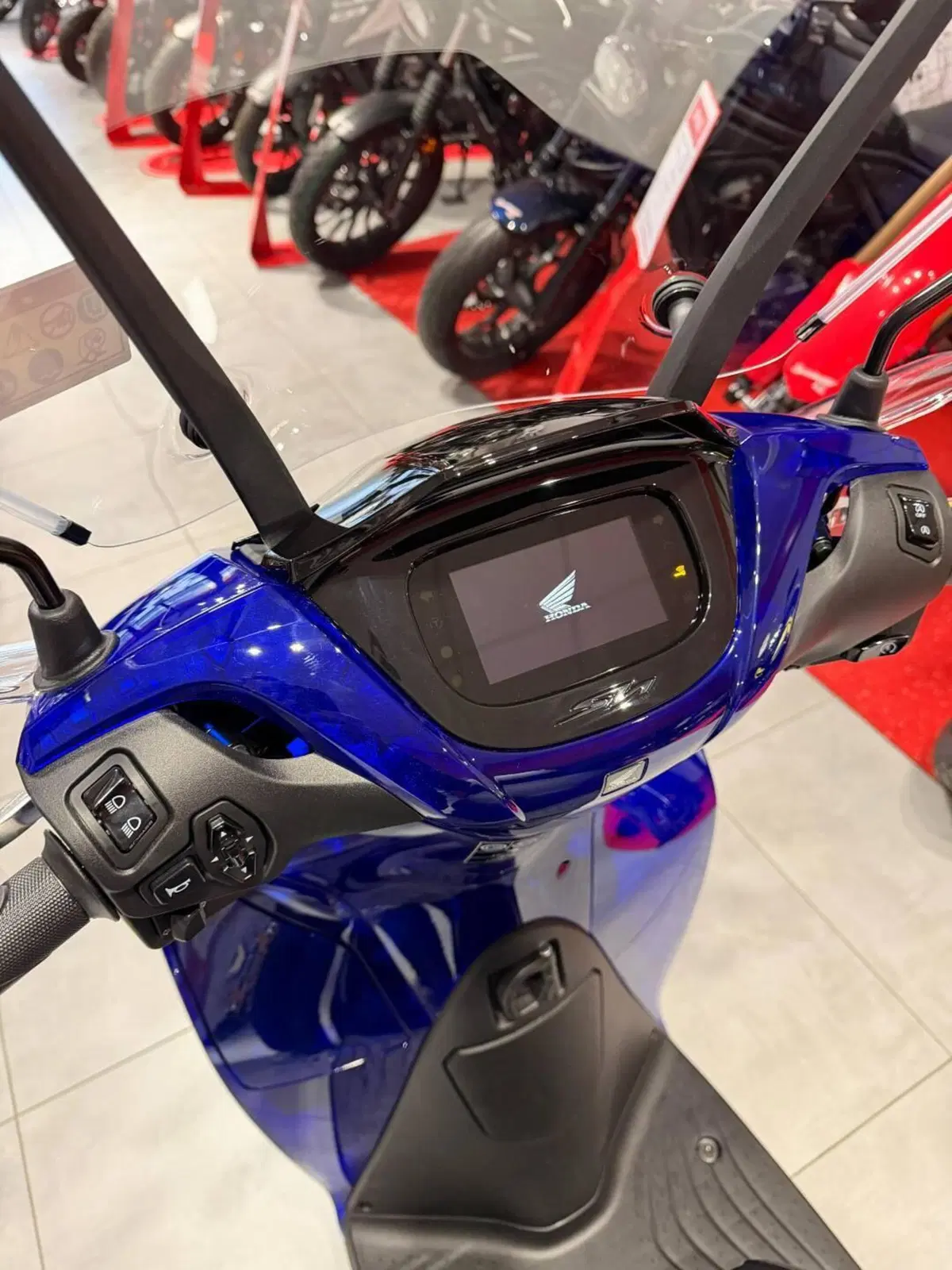 Honda SH 125 Vetro (2026) (3)