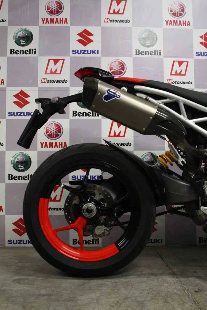 Ducati Hypermotard 950 RVE (2022 - 25) (4)