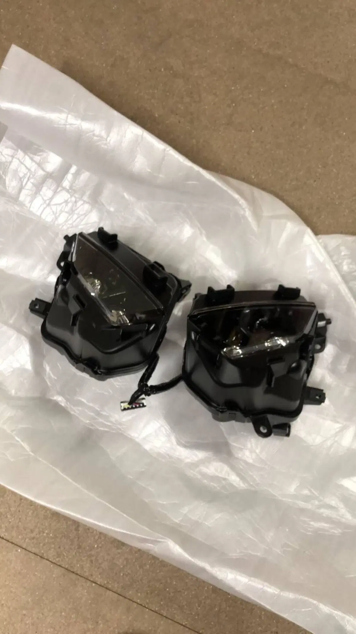 FANALE ANTERIORE PER HONDA CBR 1000 RR-R CODICE 33 (2)