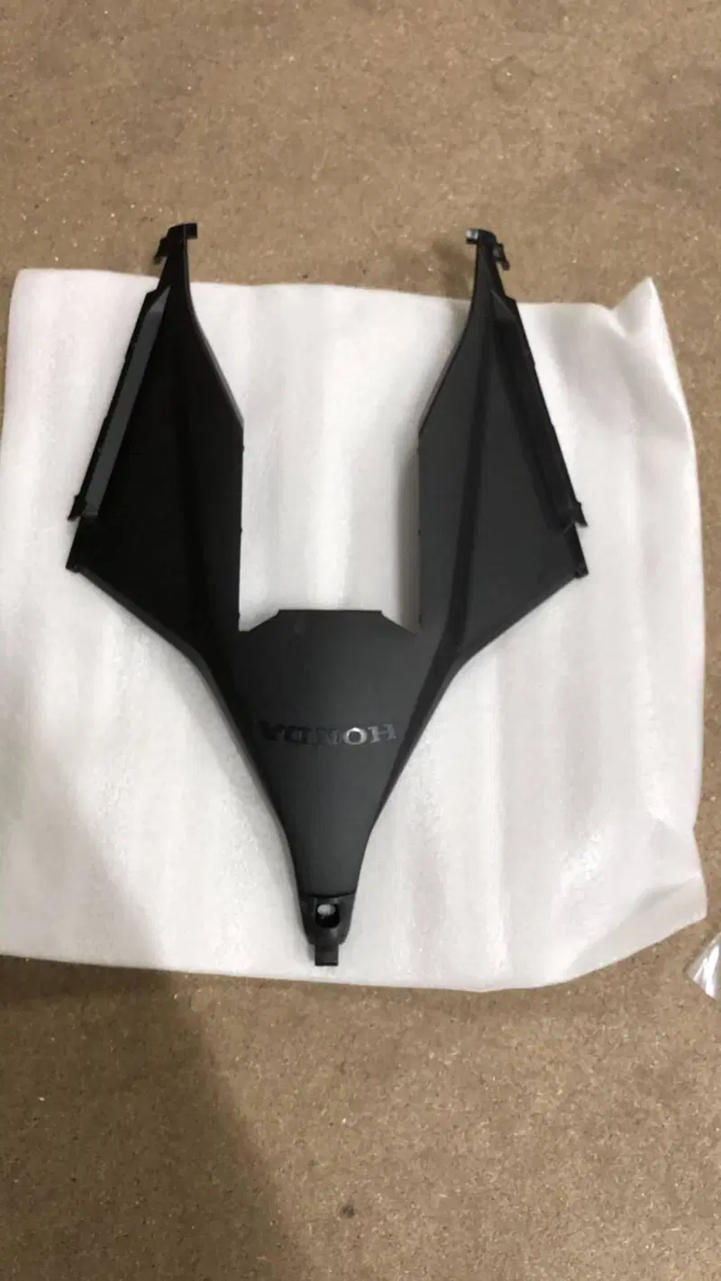 COPERCHIO INF. POST. CENTRALE PER HONDA CBR 1000 R