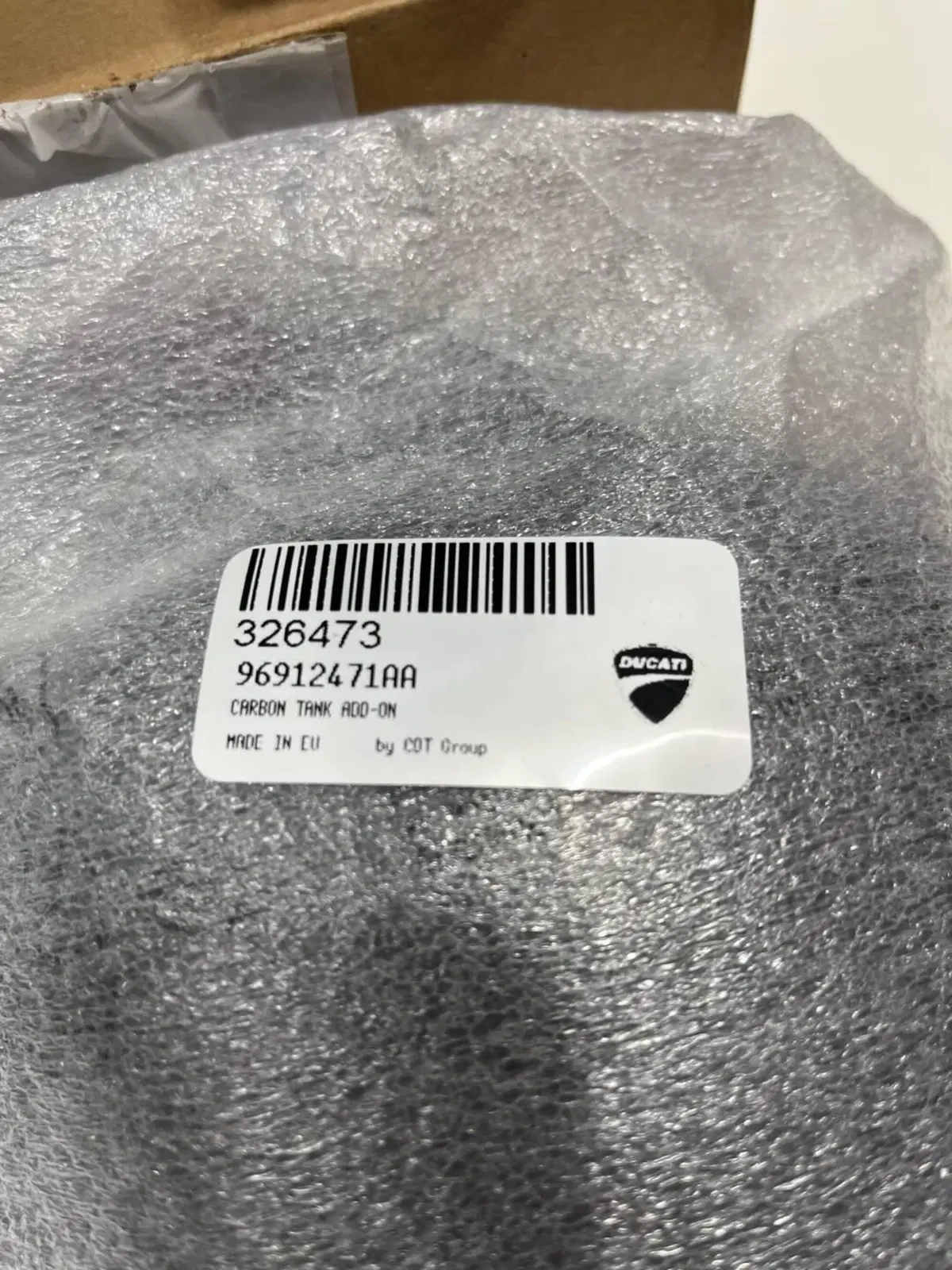 Add-on cover serbatoio carbonio Ducati Performance (2)