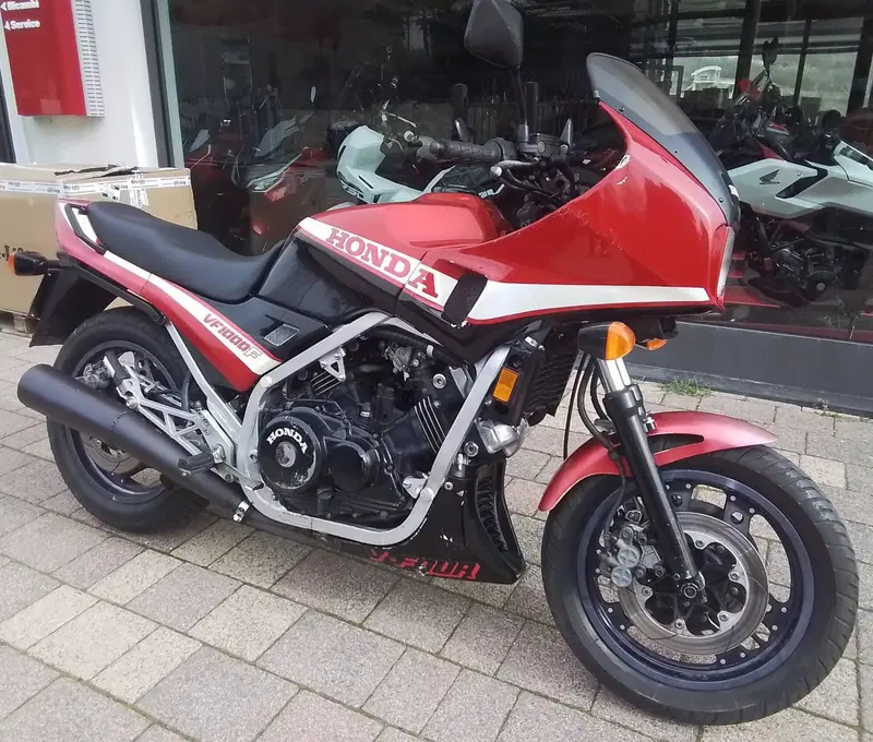 Honda VF 1000F (2)