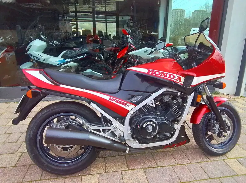 Honda VF 1000F (3)