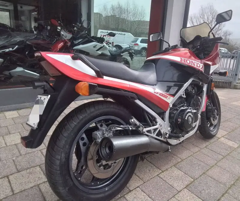 Honda VF 1000F (5)