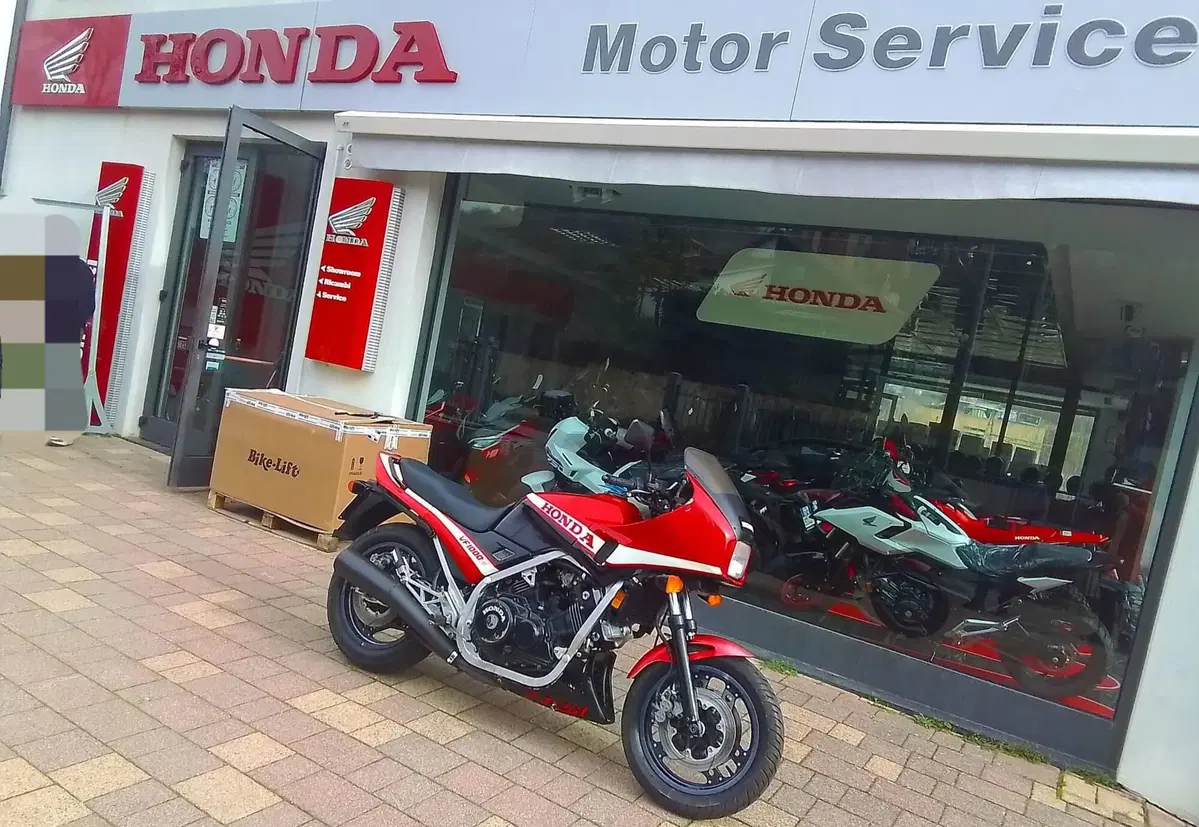 Honda VF 1000F (6)