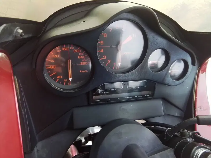 Honda VF 1000F (7)