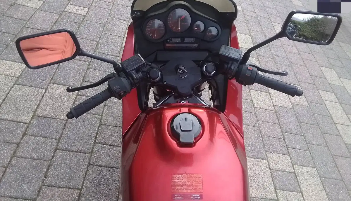 Honda VF 1000F (11)