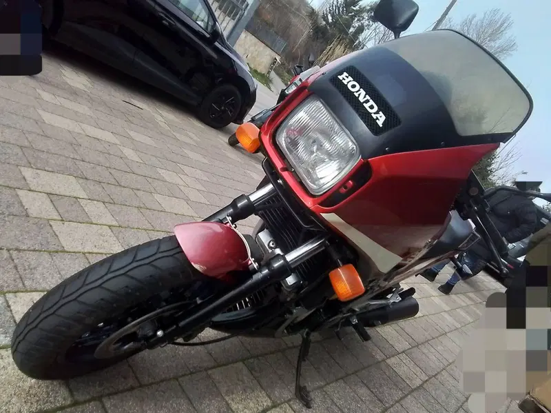 Honda VF 1000F (12)