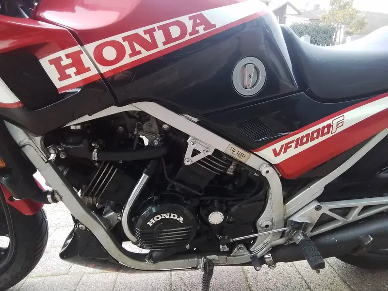 Honda VF 1000F (14)