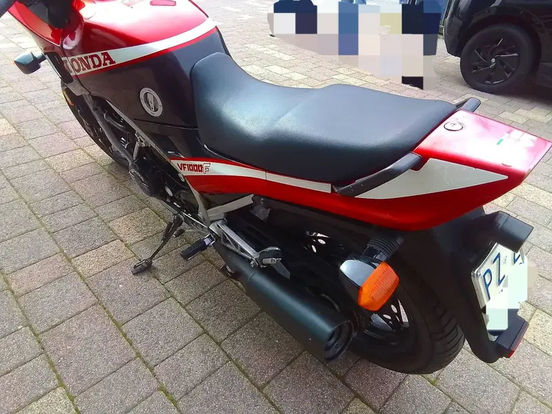 Honda VF 1000F (18)