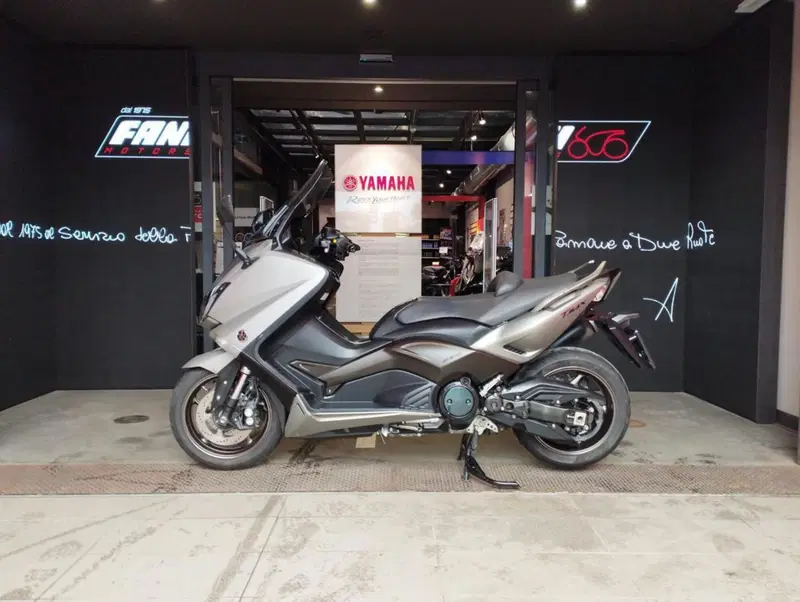 Yamaha T-Max 530 (2015 - 16) (4)