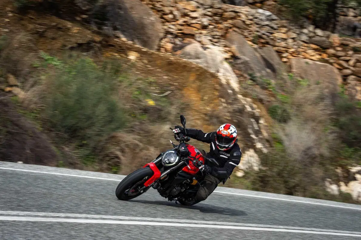 Ducati Monster (6)