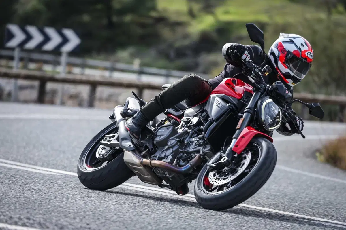Ducati Monster (9)