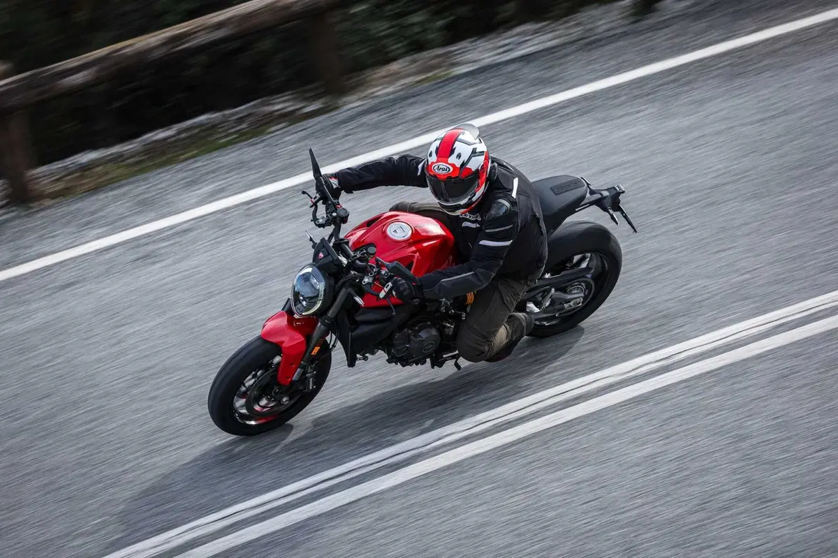 Ducati Monster (12)
