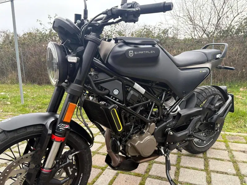 Husqvarna Svartpilen 125 (2021 - 23) (4)
