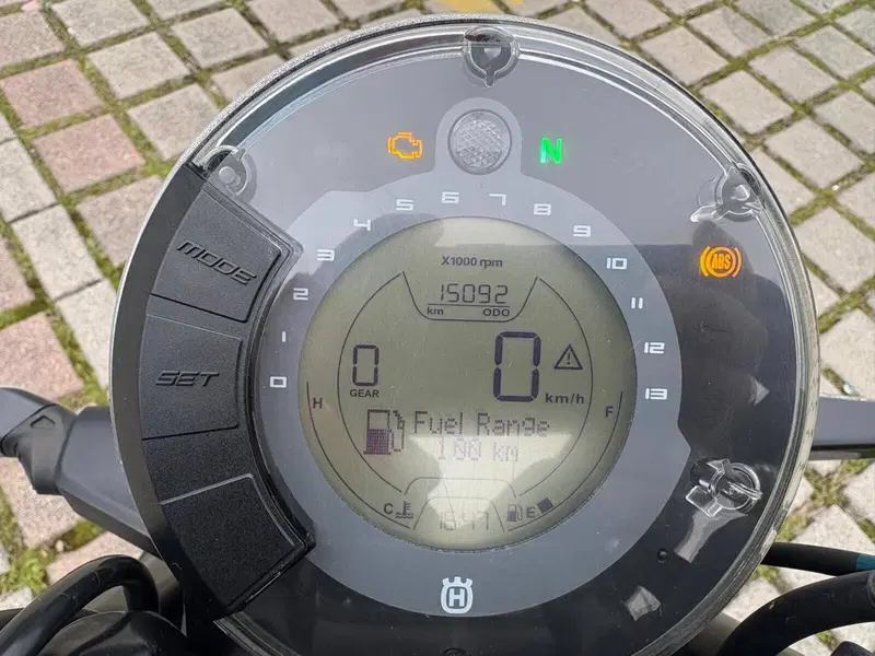 Husqvarna Svartpilen 125 (2021 - 23) (8)