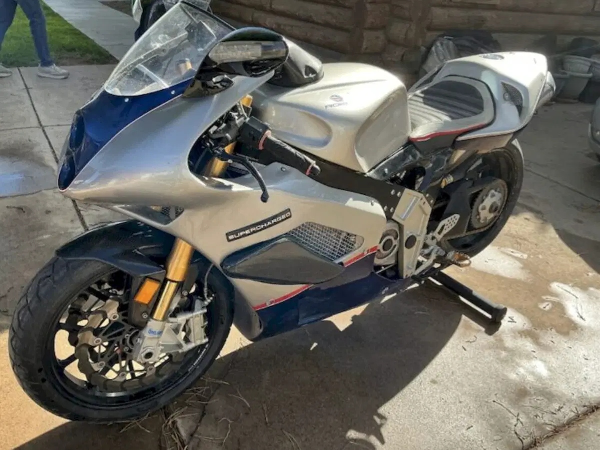 Roehr 1250SC: quanto di più americano possa esistere. La superbike folle col V-Twin Harley turbo [GALLERY] (3)