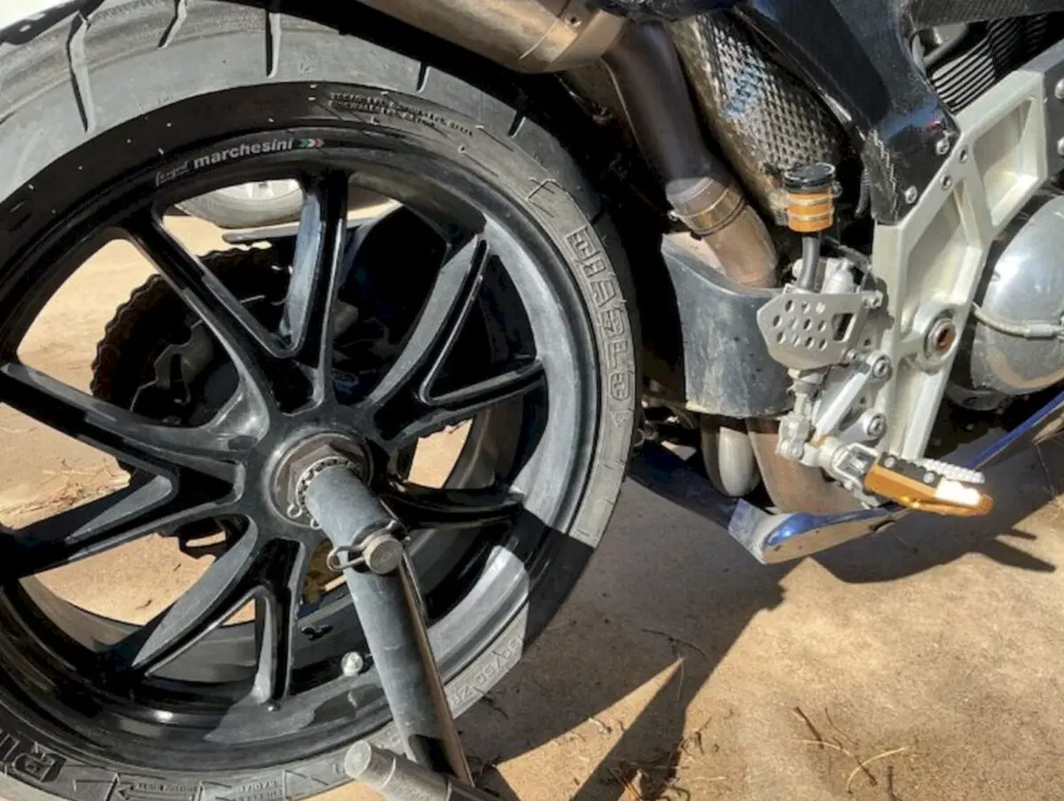 Roehr 1250SC: quanto di più americano possa esistere. La superbike folle col V-Twin Harley turbo [GALLERY] (7)