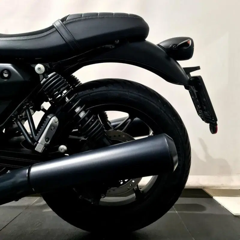 Moto Guzzi V7 Stone (2021 - 24) (13)