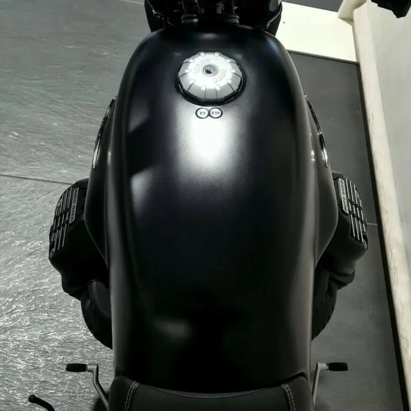 Moto Guzzi V7 Stone (2021 - 24) (6)