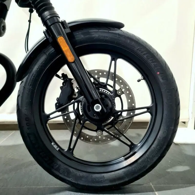 Moto Guzzi V7 Stone (2021 - 24) (15)