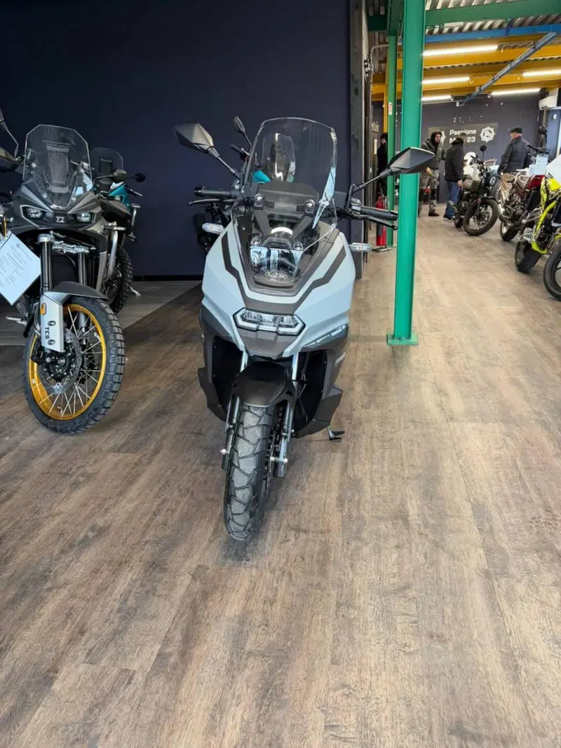 Um Italia Rockville 125 (2025 - 26) (3)
