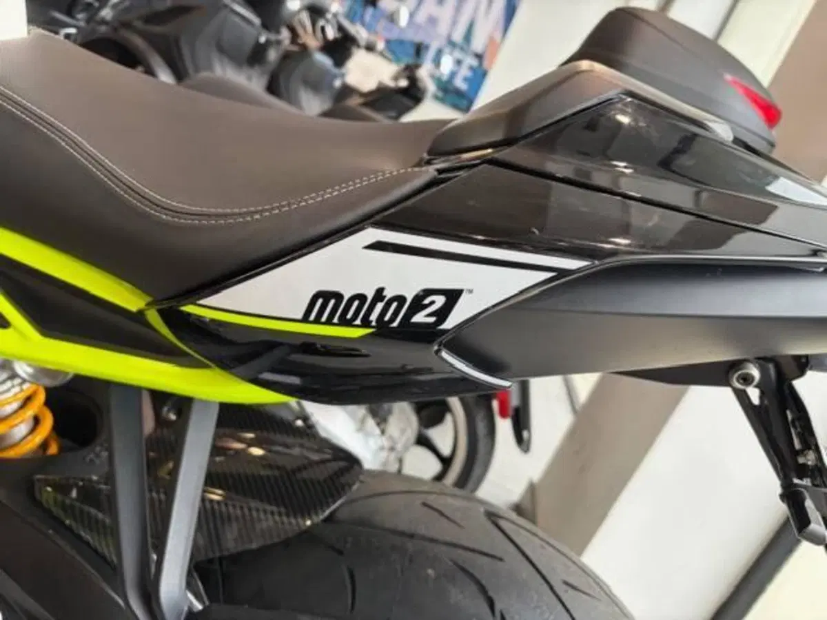 Triumph Street Triple 765 Moto2 Edition (2023 - 24) (5)