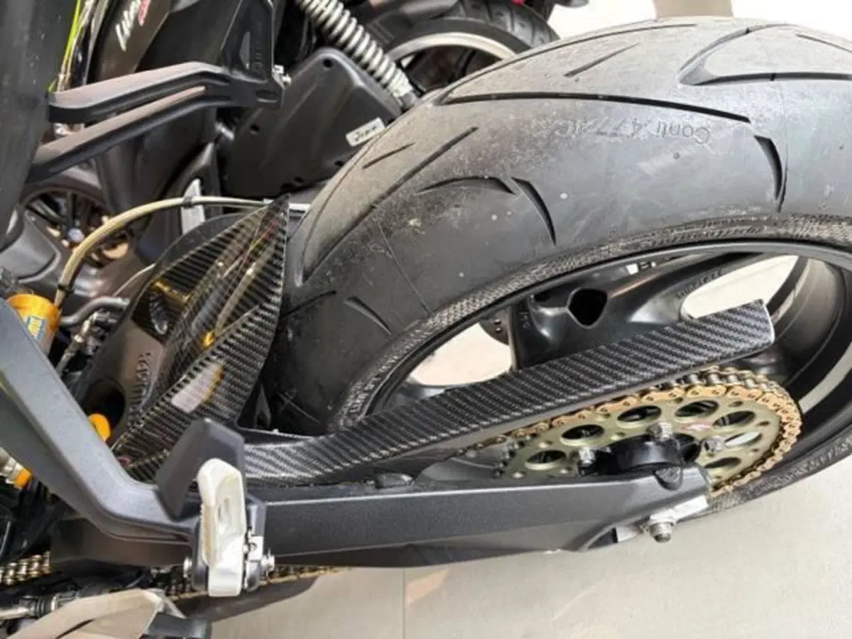 Triumph Street Triple 765 Moto2 Edition (2023 - 24) (6)