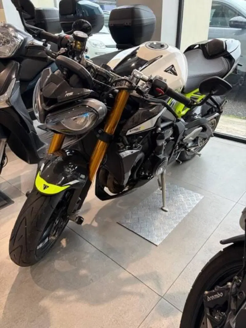Triumph Street Triple 765 Moto2 Edition (2023 - 24) (2)