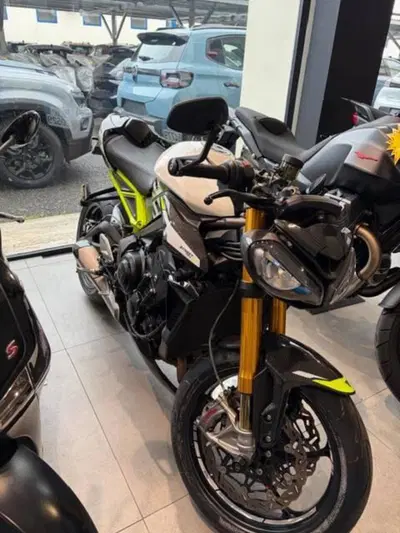 Triumph Street Triple 765 Moto2 Edition (2023 - 24) usata