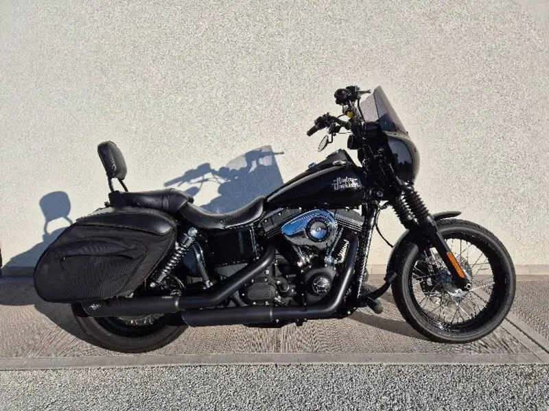 Harley-Davidson 1690 Street Bob (2017) - FXDB