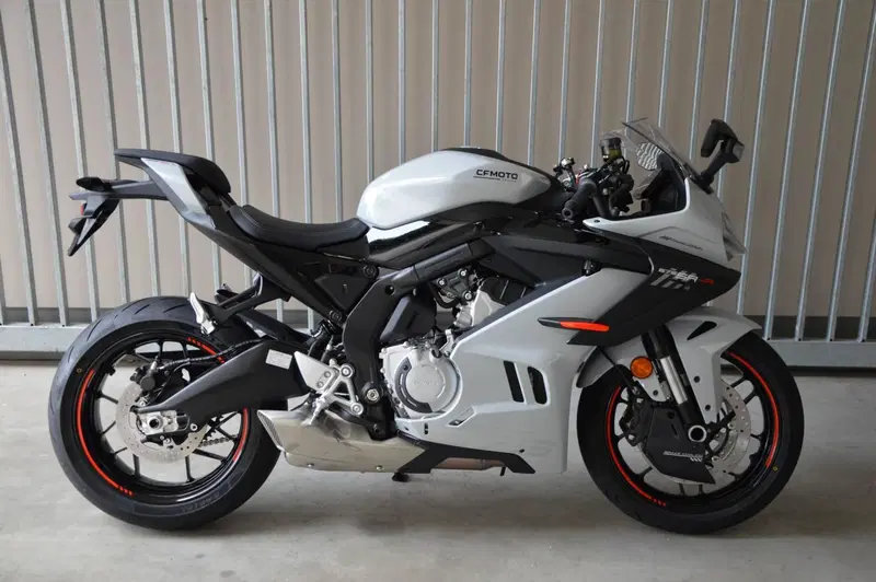 CFMOTO 675SR-R (2025 - 26) (5)