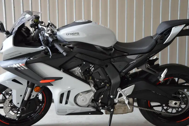 CFMOTO 675SR-R (2025 - 26) (9)