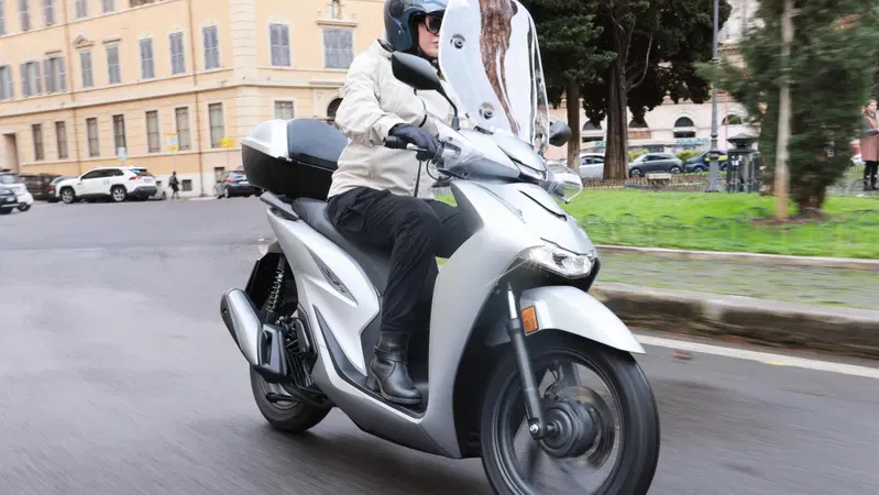 SH 125i e 150i 2026 TEST: tante novit&agrave; e tante conferme per il best seller Honda [VIDEO E GALLERY] 
