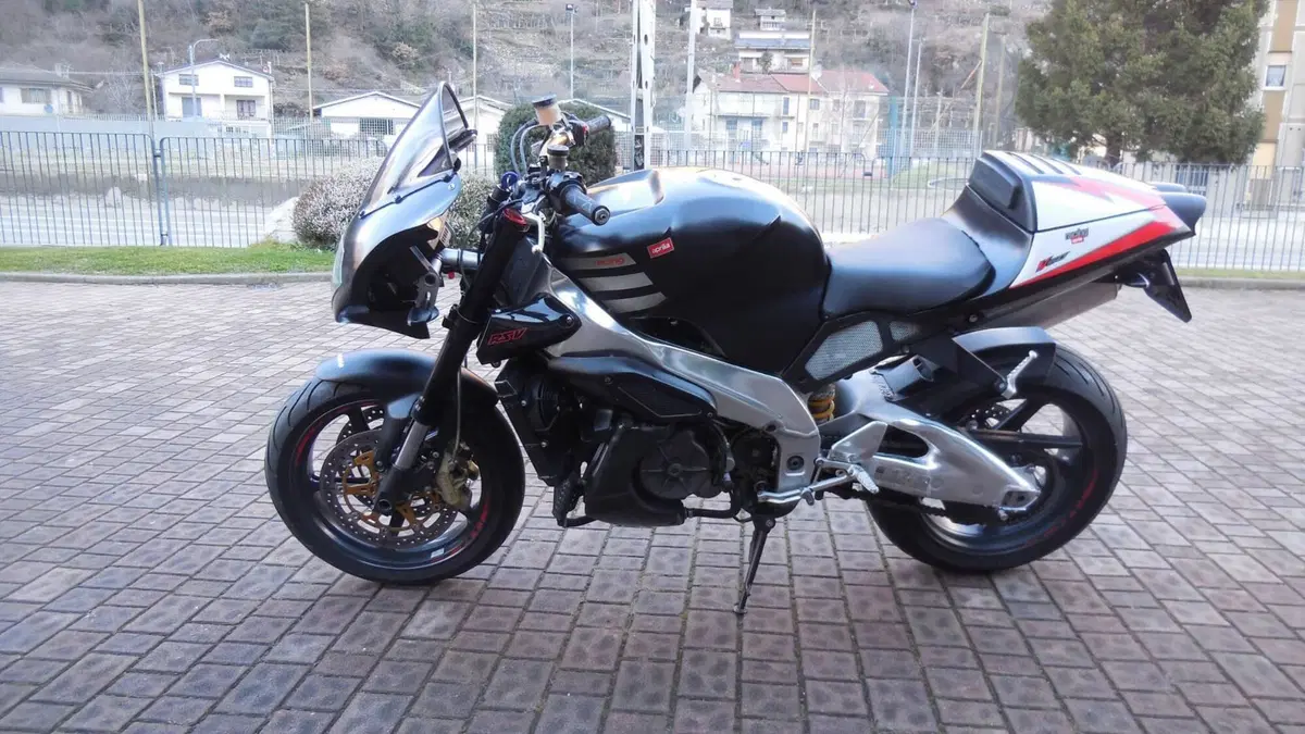 Aprilia RSV 1000 (2002) (2)