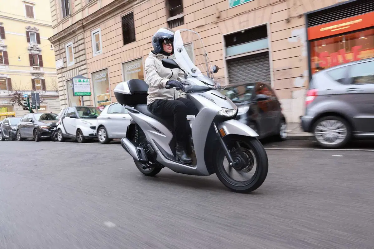 SH 125i e 150i 2026 TEST: tante novità e tante conferme per il best seller Honda [VIDEO E GALLERY]  (3)