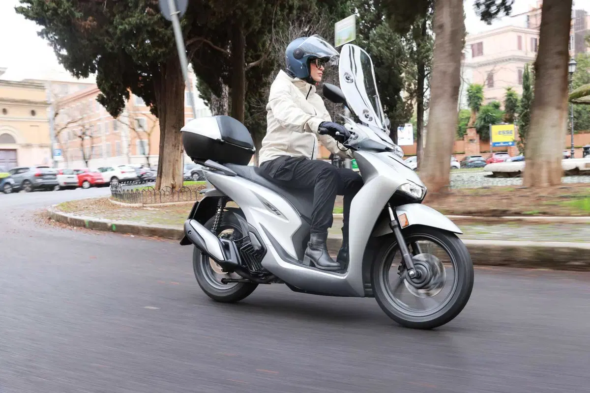 SH 125i e 150i 2026 TEST: tante novità e tante conferme per il best seller Honda [VIDEO E GALLERY]  (5)