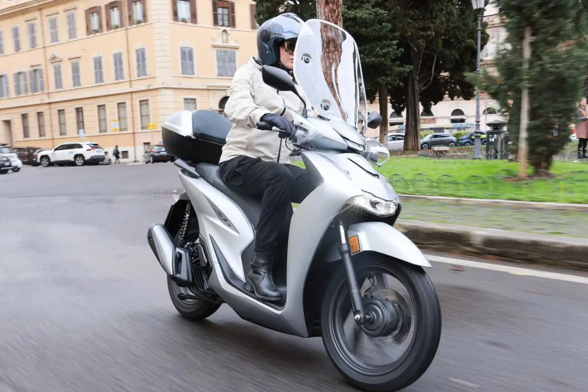 SH 125i e 150i 2026 TEST: tante novità e tante conferme per il best seller Honda [VIDEO E GALLERY]  (6)